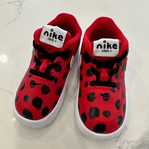 NWOT Nike Toddler Red and Black ladybug spotted Sneakers 7C